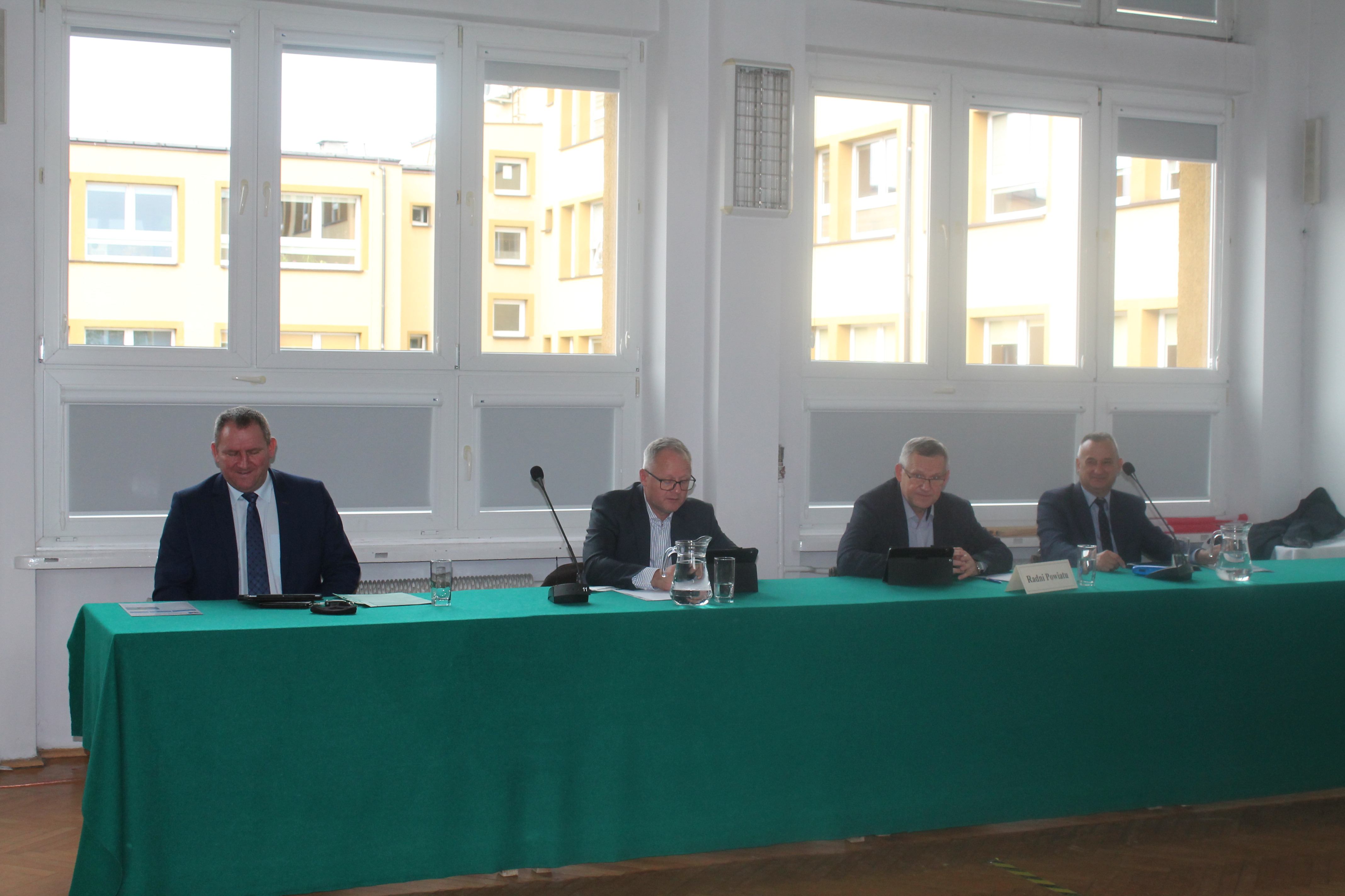 XLIII  sesja Rady Powiatu - zdjęcie nr 4